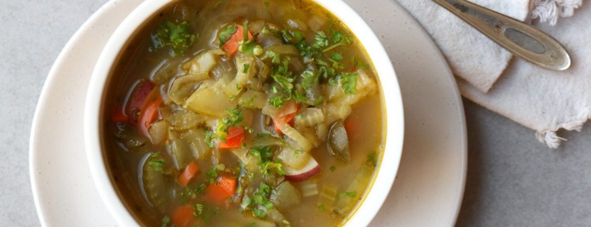 Pickle soup with potatoes, carrot, pepper and onions